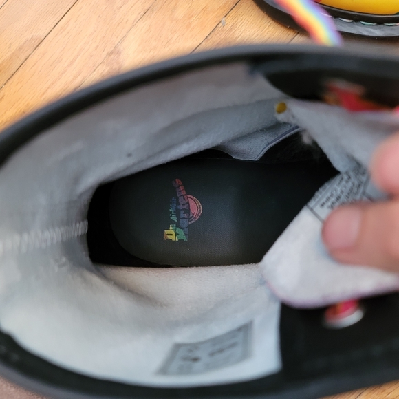 Dr Martens Pride Rainbow boots. Gorgeous 🏳️‍🌈 amazing shape leather size 7 - Picture 14 of 14